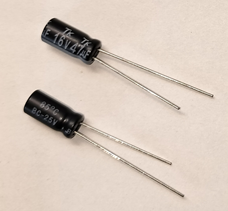 電解コンデンサ 47uF